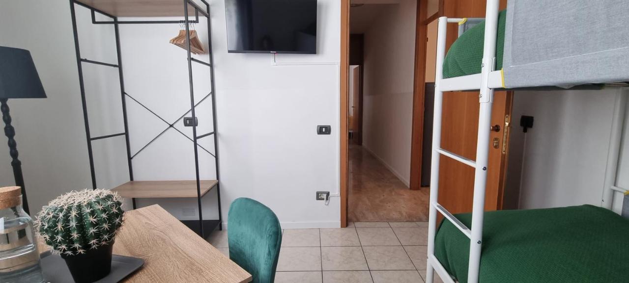 Guesthouse Tree Rooms Industrial Bergamo Esterno foto